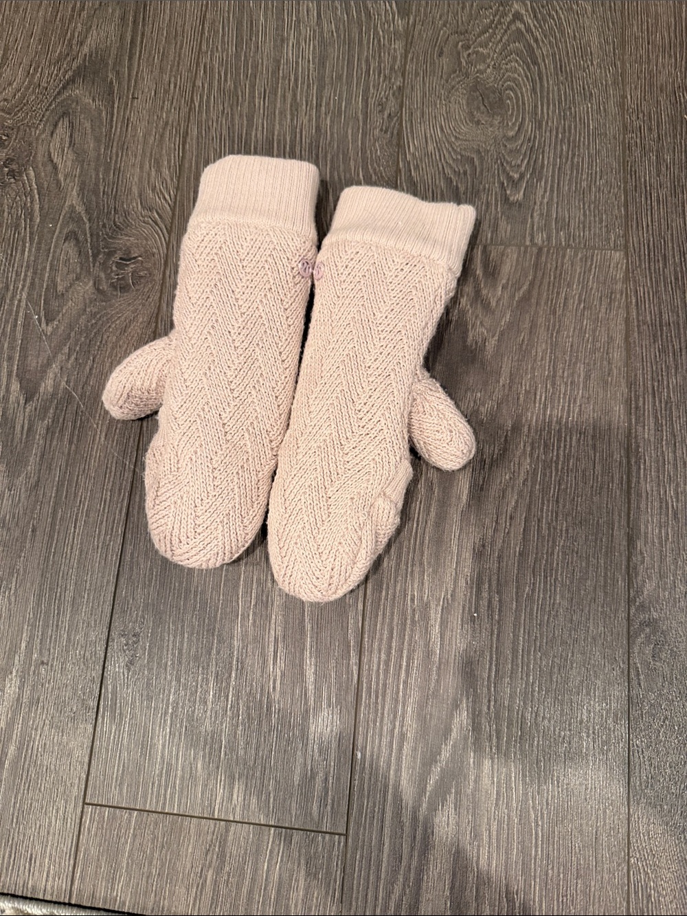 Women Lululemon furry gloves